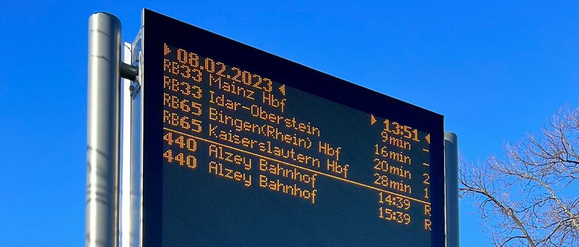 Fahrgastinformationstafel in Bad Kreuznach wieder intakt