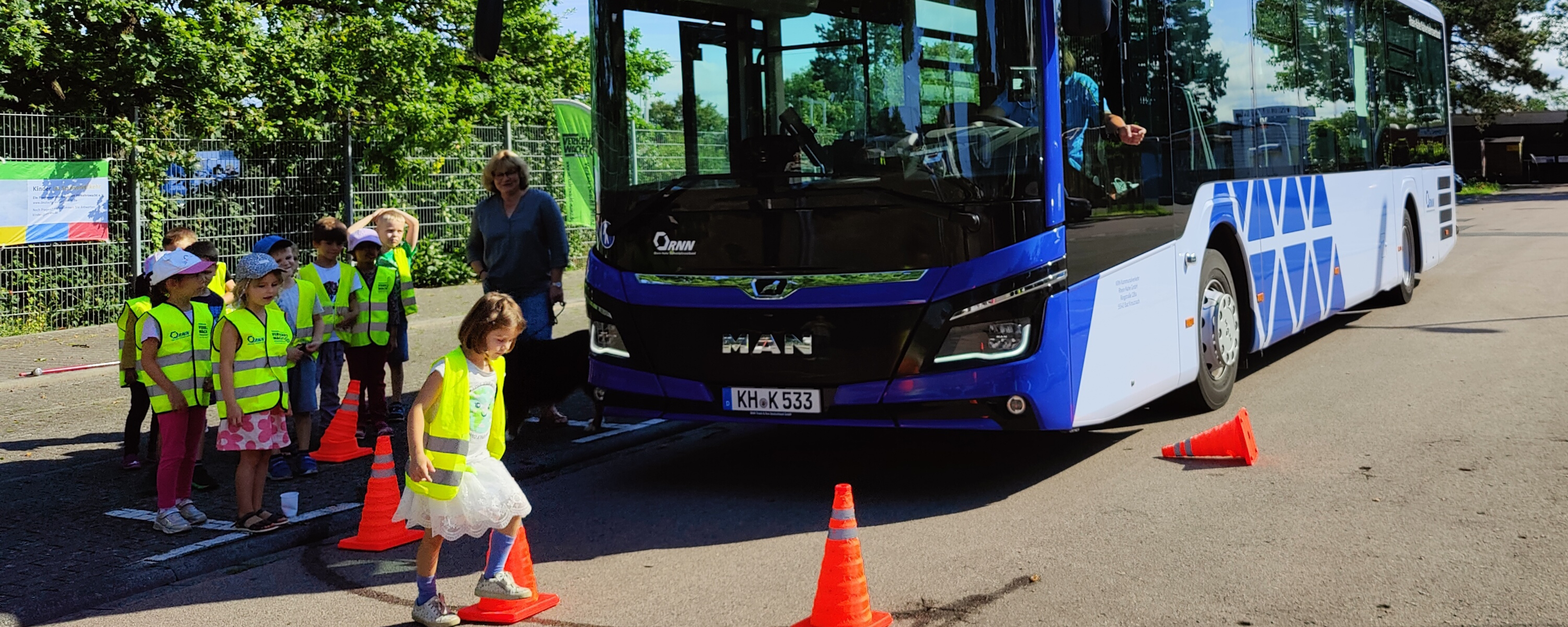 Verhalten im Straßenverkehr und beim Busfahren von der Pike auf gelernt