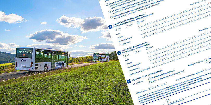 Ein weisser Buss fährt auf einer Landstrasse, daneben ist ein Bestellschein zu sehen.